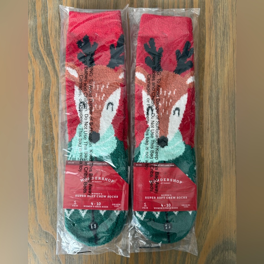 NWT 2 Pairs Wondershop Women’s Christmas Reindeer Holiday Soft Crew Socks 4-10